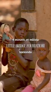 Kuidas meie teekond alguse sai ja kuhu oleme nelja aastaga jõudnud? 🫶🏼

Kui vaatame tagasi Little Bridge Foundationi teekonnale, siis näeme eelkõige inimesi.
Meie kogukonda Ugandas,  lapsi, meie tiimi ja kõiki teid, kes olete selle silla ehitamist kandnud oma südame ja hoolivusega.

Me alustasime väikese unistusega… et ühel päeval oleks neil lastel puhas vesi, turvaline kodu, haridus ja võimalus päriselt ise edasi minna.
Täna on nii palju juba tehtud. Meie kogukond on lähedal iseseisvusele. Ja see on suurim kingitus, mida üldse loota saab.

Aitäh teile❤️ iga annetuse, iga sõna, iga toetuse eest.
Teie tugi on muutnud elu Ugandas, loonud võimalusi hariduseks, toitnud, ravinud, loonud kodu ja andnud lootust.

Oleme teinud seda kõik koos💛