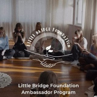 Mida küll need naised kõik looma hakkavad? 🕊️

Ei tea! Aga nii palju inspiratsiooni, soojust ja helgust oli üleval! Little Bridge Foundationi Saadikud pidasid maha esimese kohtumise, rääkisid teistmoodi loomisest, teineteise toetamisest, unistamisest ja maailma parendamisest. Ja tundus, et see on alles algus. 

Ilusate-suurte-pehmete tegudeni! 

Aitäh @yksmaja meile ruume ja @satu.ee meile lõunat pakkumast 🌸☺️

Koos jõuab kaugemale 🕊️
#littlebridgefoundationambassadors #ambassadorprogram