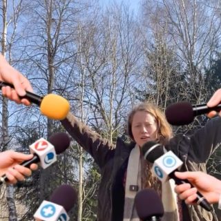 Kõigile kellele on jäänud mulje, et heategevus on ainult väärikas töö… 🫠🫠🥹😂🫶🏼

Selline on meie tööpäeva tulem siis, kui Henessi on ühe päeva jooksul tiimile juba viis erinevat reeli filminud, aga ikka pole piisavalt hook’e, draamat ega viral materjali! 

Nali naljakas - meil on tegelikult käimas väga oluline kampaania, mida ei peaks üldse reklaamima odavate nippide ega traagiliste loosungitega. Ja nii oleme püüdnud püsida ausad ja helged. Ja rõhuda just sellele, et loome midagi väga erilist - abi, mis saab aidata abivajajatel iseseisvuda!

Aga tõsi on ka see, et ilma 200 püsiannetajata on meie lastekodu ja töö päriselt ohus. Ja tegelikult on see kampaania meie töö jätkumise jaoks tõesti traagiliselt oluline! 🙏🏼

🫶🏼🫶🏼Kui saad - liitu meiega, ja ole üks kahesajast, kes päris muutust loob! 🔥

Yours truly - @henessi ja meie sotsiaalmeedia tiimi kaks viimast ajurakku. 
💕

Ps. Võid Henessile kommentaaridesse jagada, et mis oleks talle parem video HOOK 🎣🥹